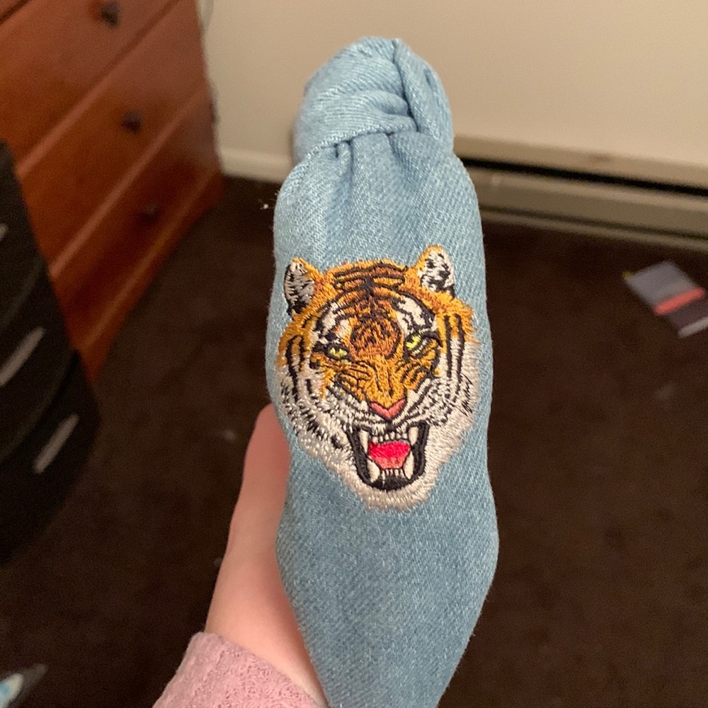 ✨4 for $15✨ Tiger Twist Headband